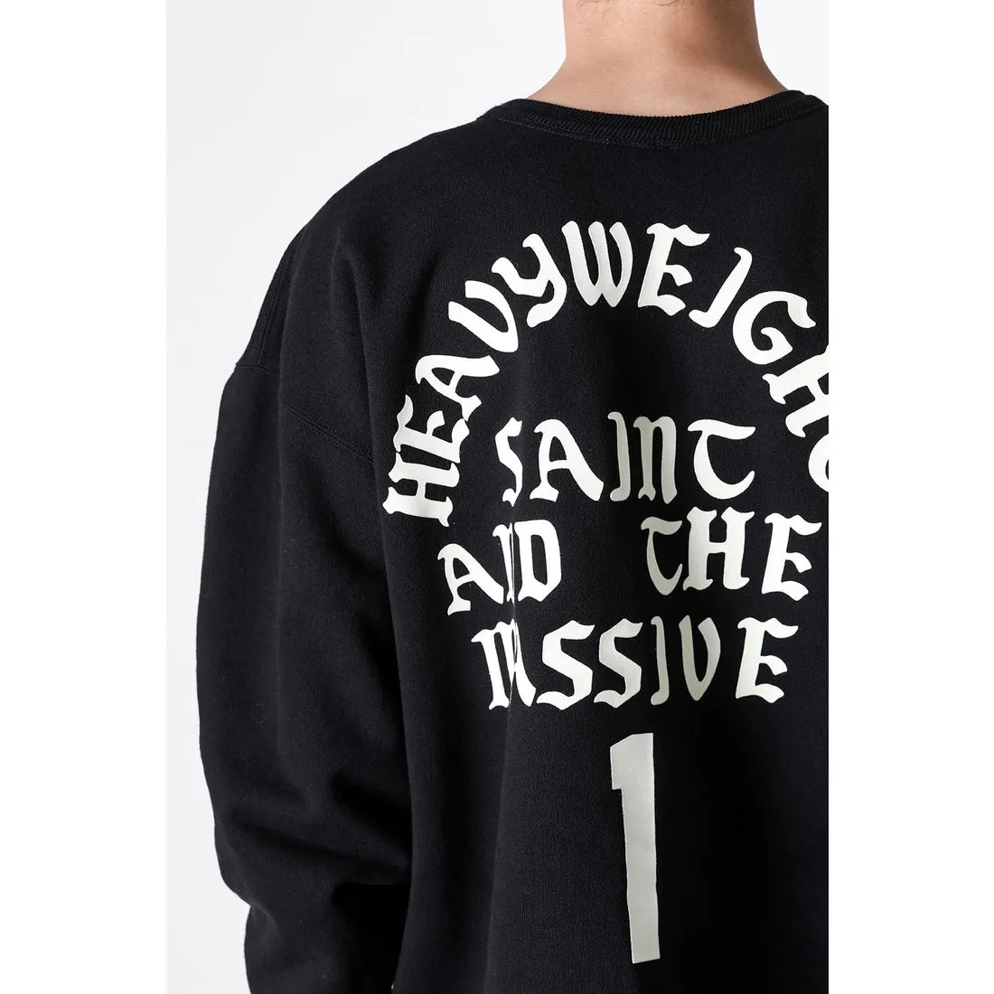 SAINT Mxxxxxx CREW SWT/IT'S SAINT/BLK Flocked SAINT sweatshirt Black S-XL ⚠️Note: This is flocking printing, not glue or crack paste. Don’t buy what you see in the picture. Short and loose fit. Both front and rear necklines are curved. Electrostatic flocking printing technology. Correct accessories. Fruit main mark/little angel anti-counterfeiting label.